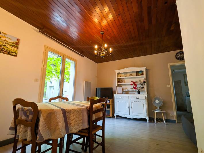 Maison de vacances en Berry avec grand terrain, plage à 2 min, animaux acceptés et terrasses privées in Baraize, La Châtre und Umgebung
