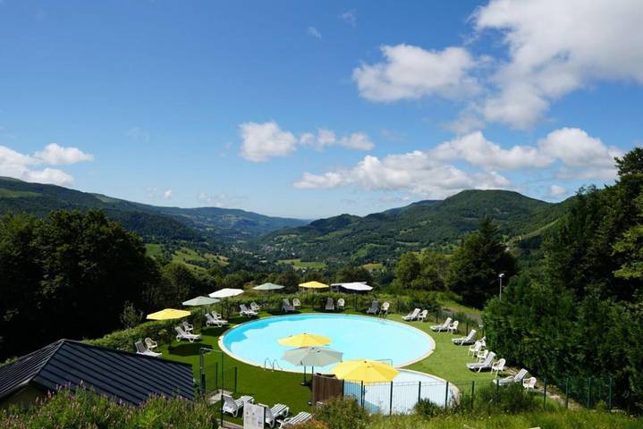 Vakantiewoning voor 5 personen, with zwembad and terras as well as uitzicht and tuin, met huisdier in Cantal