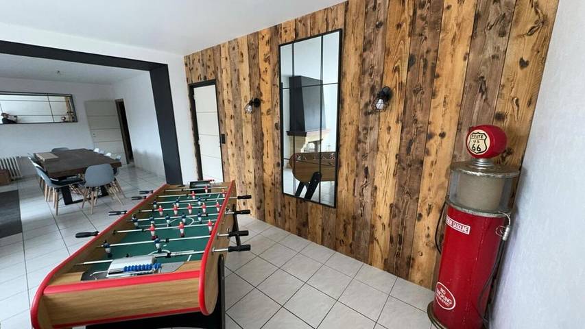 Location de vacances pour 27 personnes, avec terrasse et jardin à Livré-la-Touche - 4