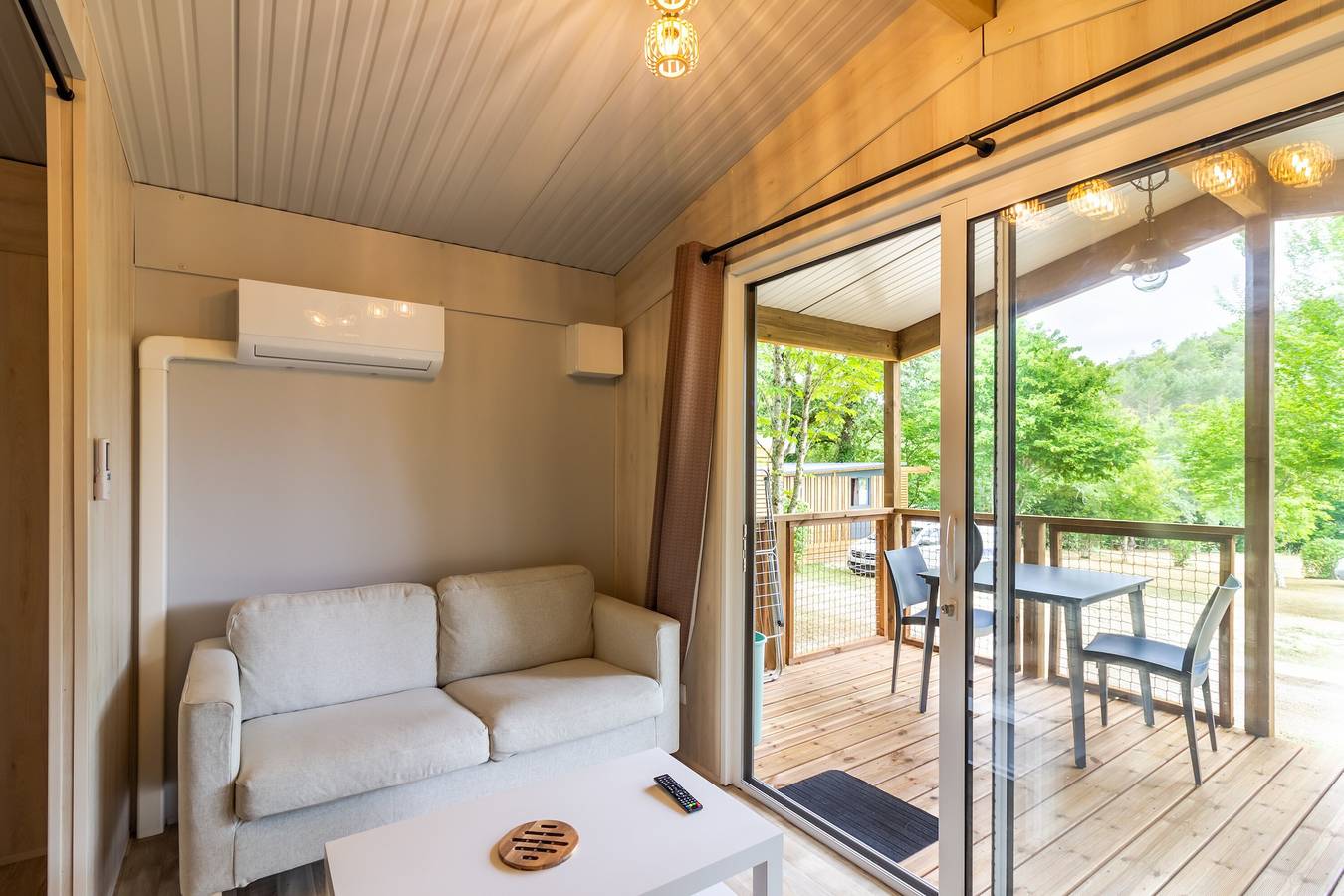 Air-conditioned Chalet with Pool & Fishing Ponds – Périgord Noir, near Sarlat in Saint-Martial-de-Nabirat, Périgord Noir