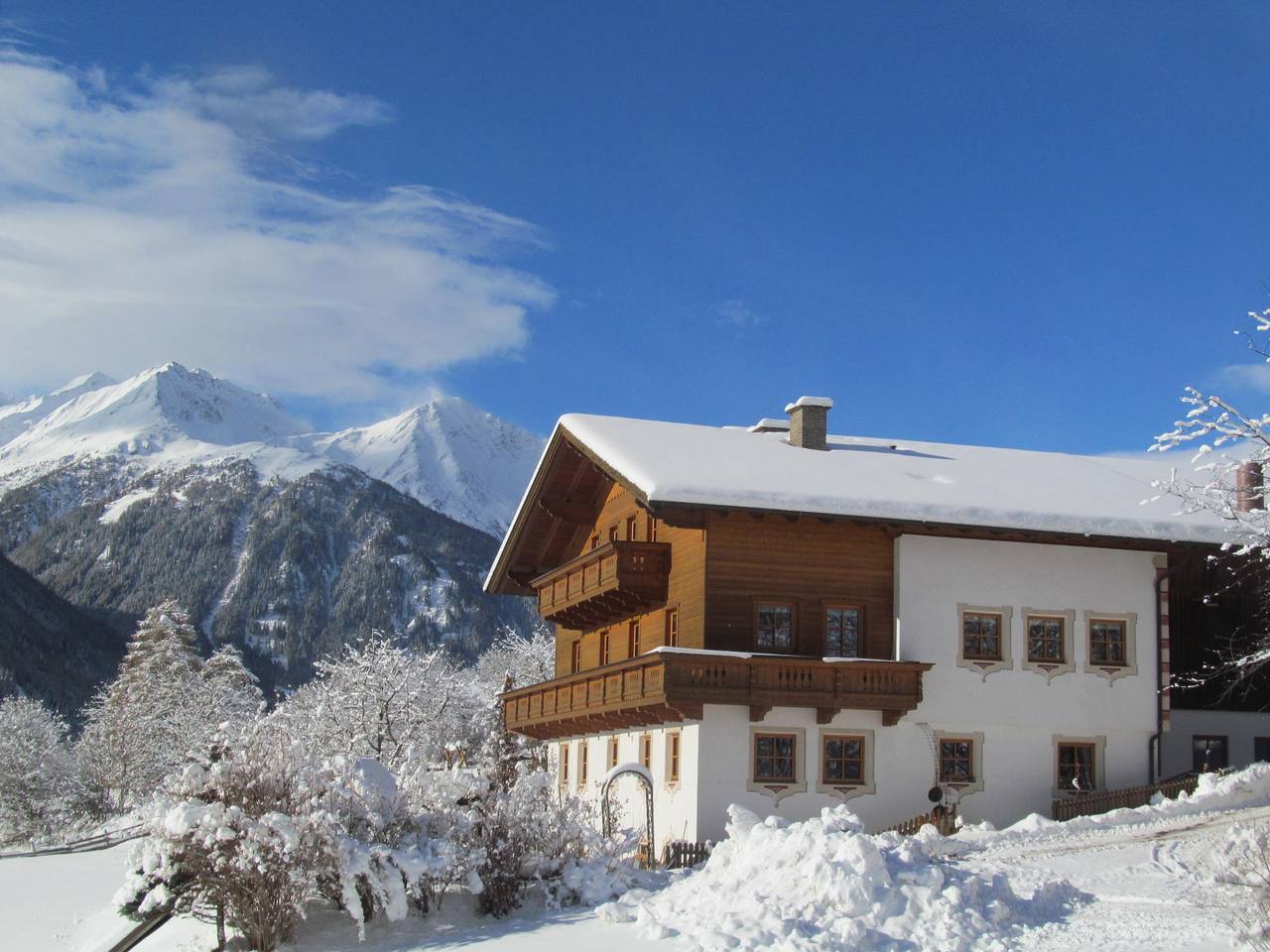 Ganze Ferienwohnung, Doppelzimmer, Dusche, Wc, Balkon in Virgen, Bezirk Lienz