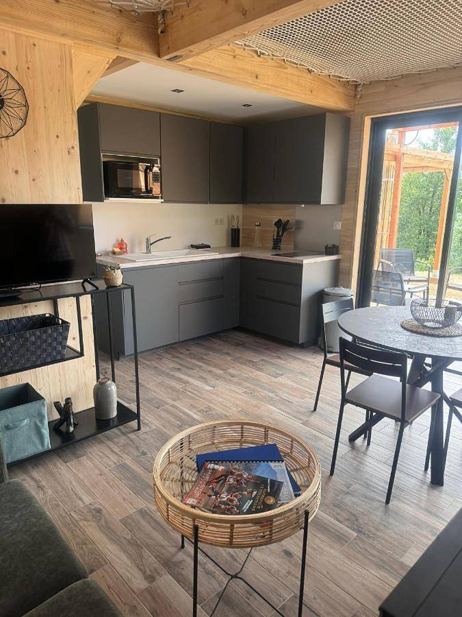 Gîte pour 4 personnes, avec jardin ainsi que piscine et jacuzzi à Soulan - 3