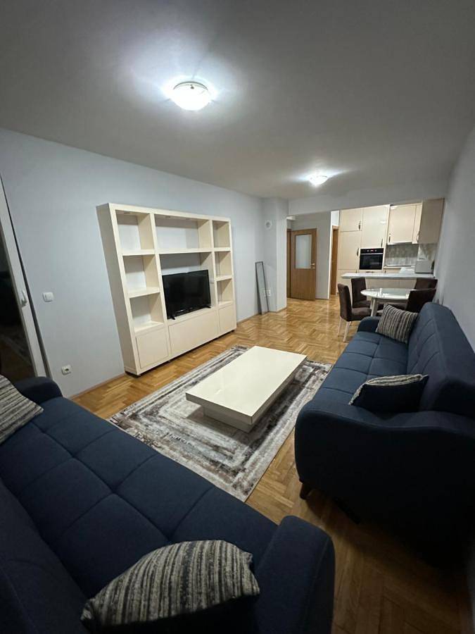 Ferienwohnung für 4 Personen, mit Balkon und Ausblick in Kosovo