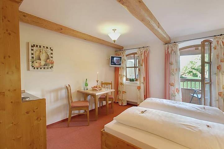 Bauernhof für 2 Personen, mit Balkon und Whirlpool sowie Garten und Pool