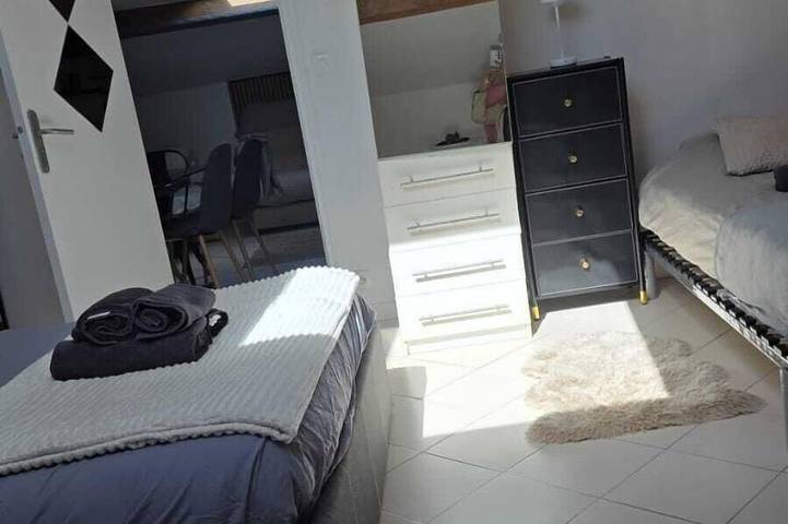 Location de vacances pour 8 personnes, avec piscine et balcon à La Ferté-Gaucher - 4