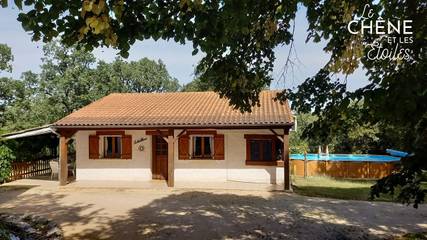 Gîte pour 4 personnes, avec piscine ainsi que terrasse et jardin dans le Lot