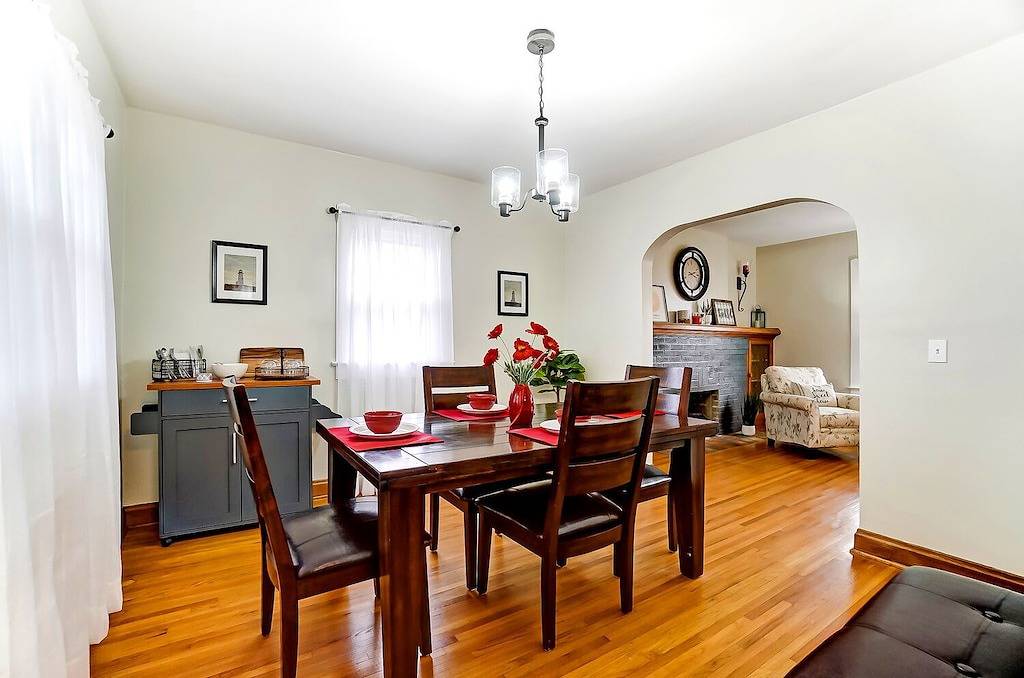 Charming 3 bdr! City location! Great parking! in Columbus, Ohio