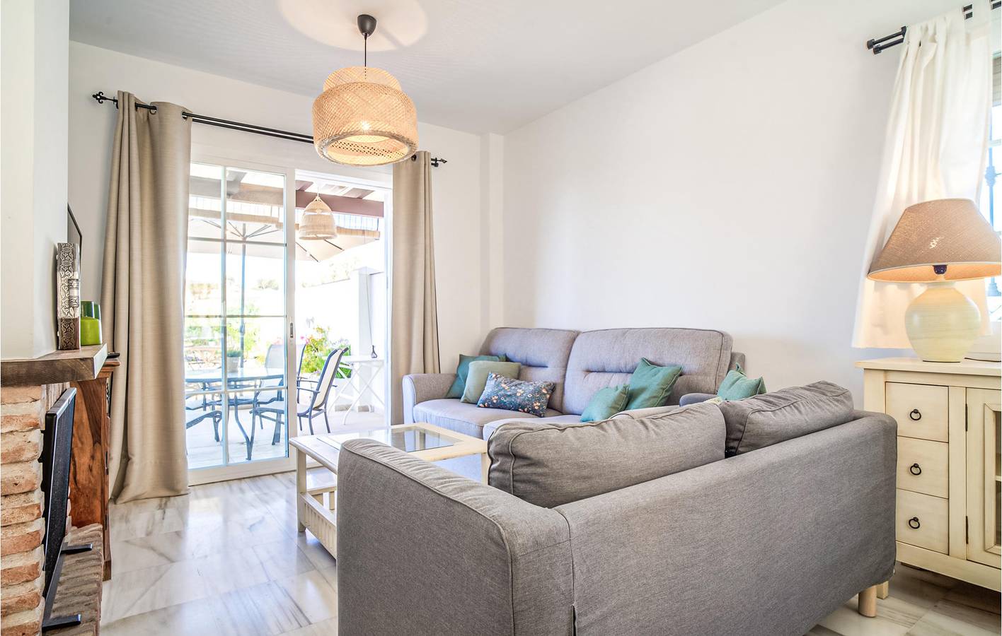 Seaside Apartment with Parking, Pool & Terrace in Nerja, Costa del Sol