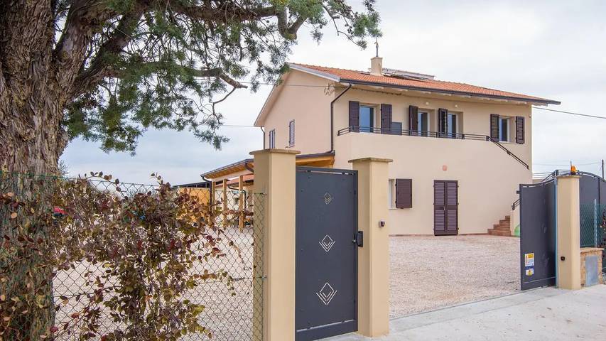 Ferienwohnung für 5 Personen, mit Pool und Garten in Fermo