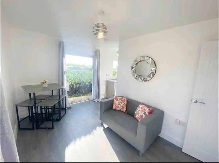 Gîte pour 4 personnes, avec jardin dans Dunglow