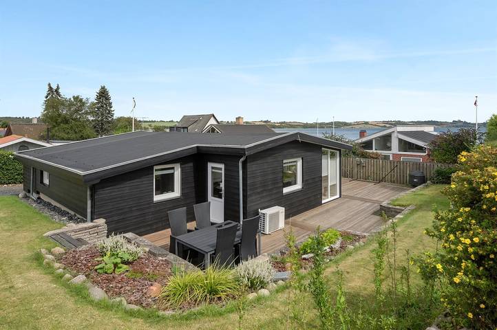 Ferieudlejning for 4 personer, med have i Vemmingbund