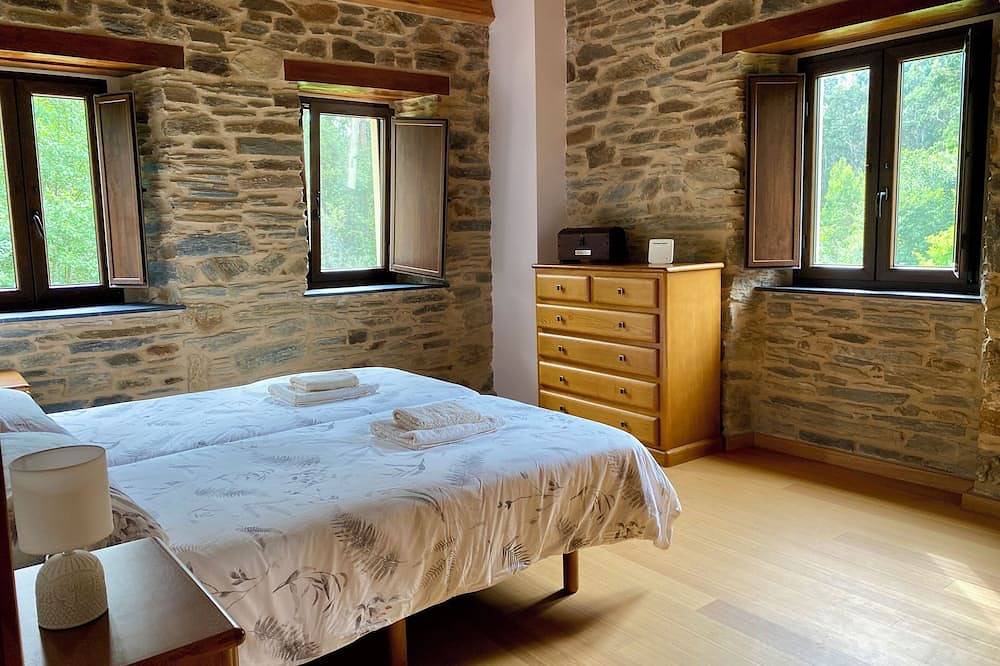 Beautiful renovated watermill minutes from the beach. Pets welcome! in Ortigueira, Costa de Galicia