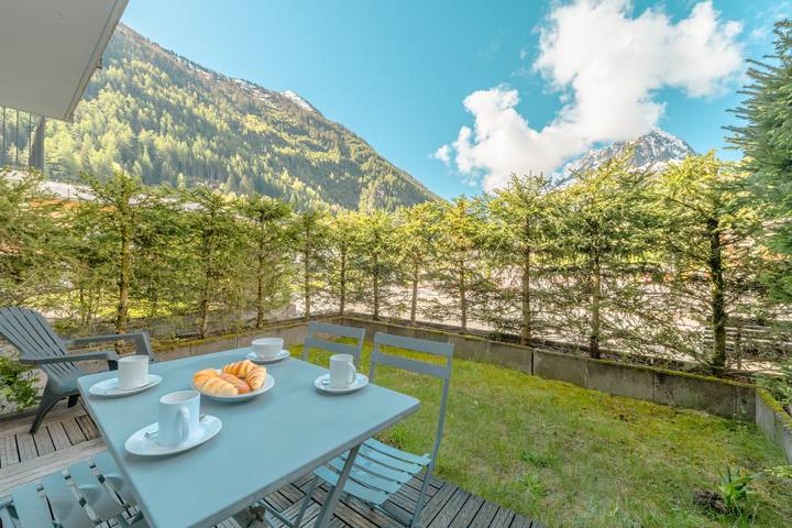 Location de vacances pour 3 personnes, avec piscine ainsi que sauna et terrasse, adapté aux familles à Vallorcine