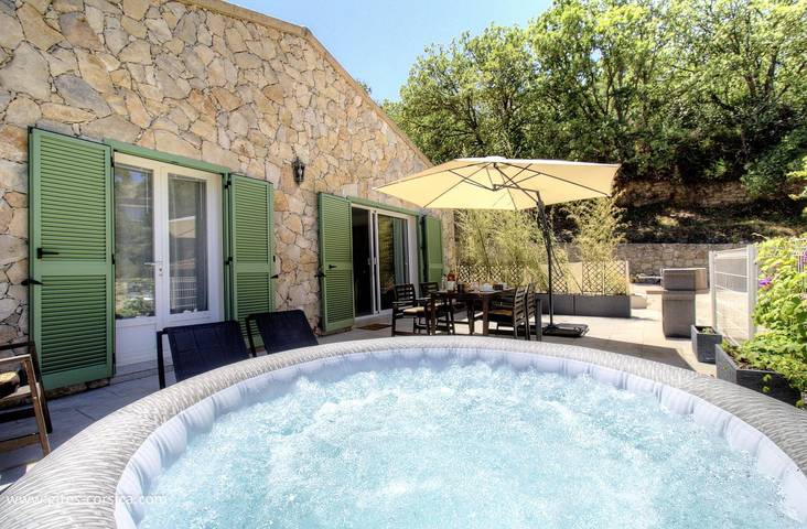 Gîte pour 4 personnes, avec Jacuzzi ainsi que Terrasse et Piscine à Mausoléo