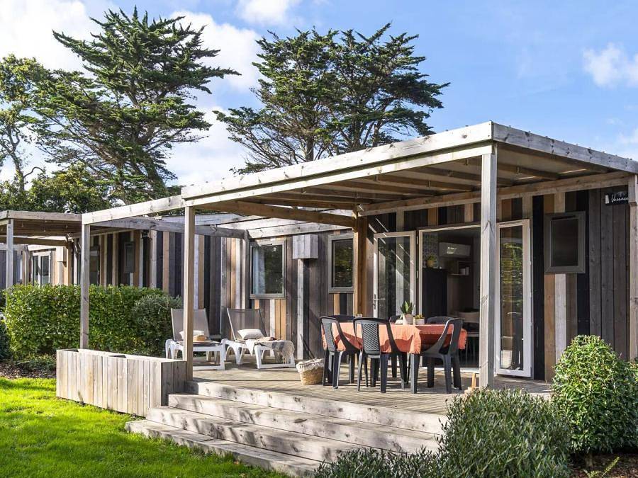 Camping Le Village Perrosien - Mobilhome 6 personnes - Cabane 4 Pièces 6 Personnes Climatisée + Tv in Perros-Guirec, Côte de Granit Rose