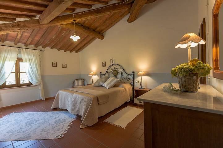 Agriturismo per 9 persone, con piscina e giardino nonché idromassaggio in Peccioli