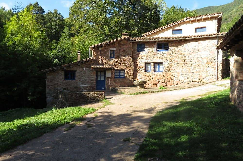 Alte restaurierte Mühle mit 2 Schlafzimmern und beheiztem Gemeinschaftspool in Riudaura, Garrotxa