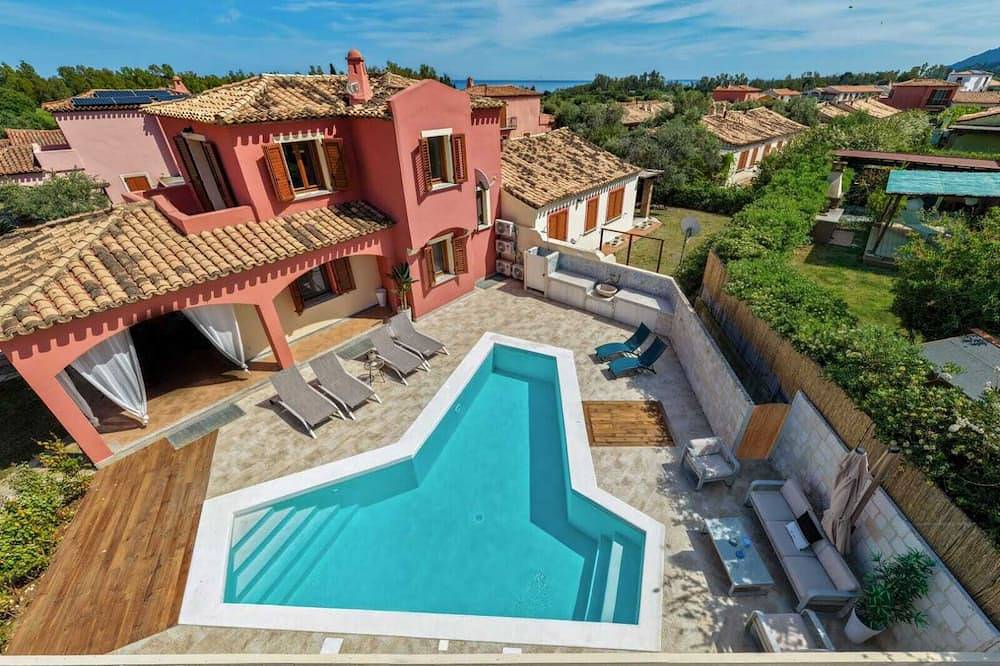 Villa Maria: Nuova Piscina Privata, 3 Camere, Mare a 5 Minuti a Piedi in Foxi Murdegu, Tertenia