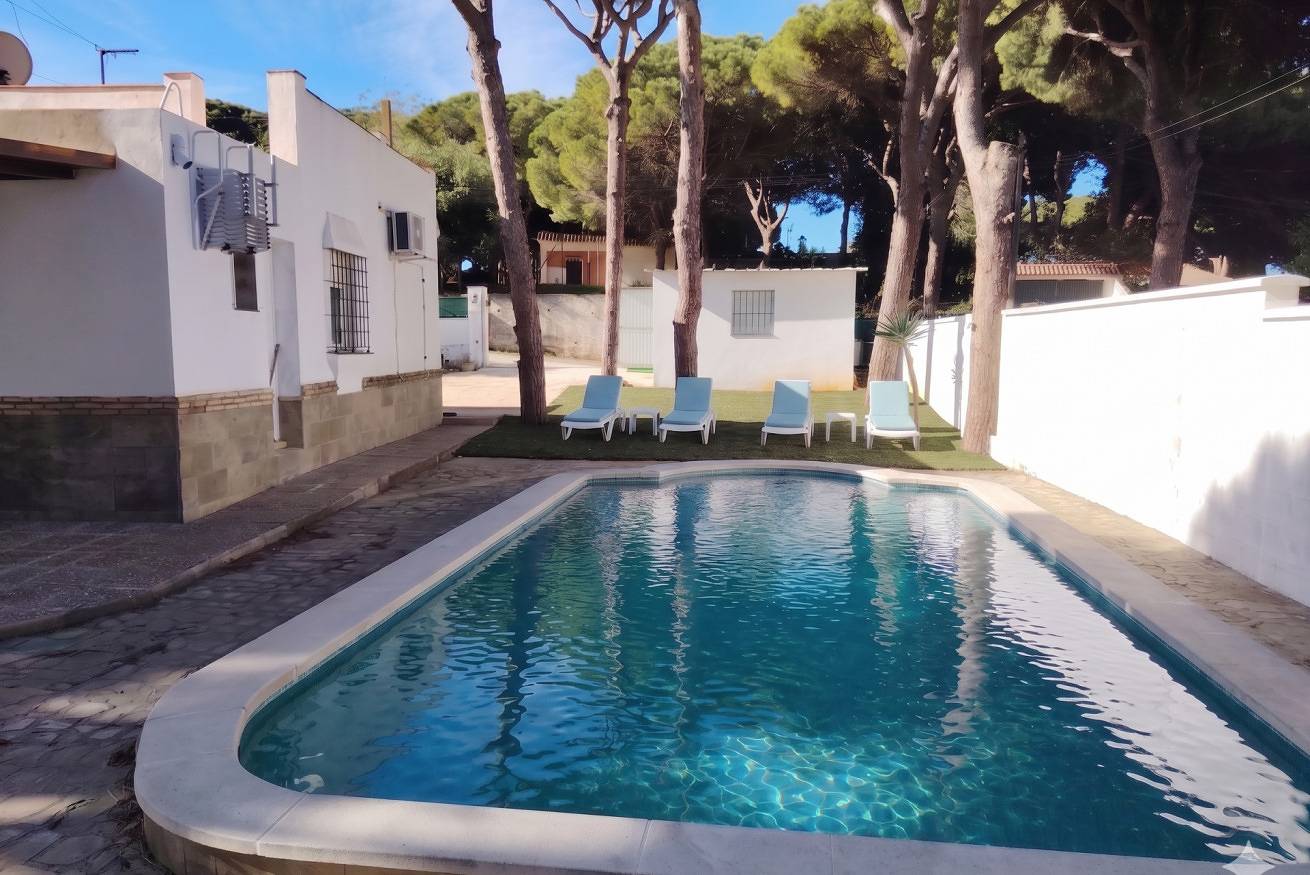 🌴 Moderne Villa | 3 Schlafzimmer mit Kingsize-Betten | Privater Pool | Großer Garten in Chiclana de la Frontera, Costa de la Luz