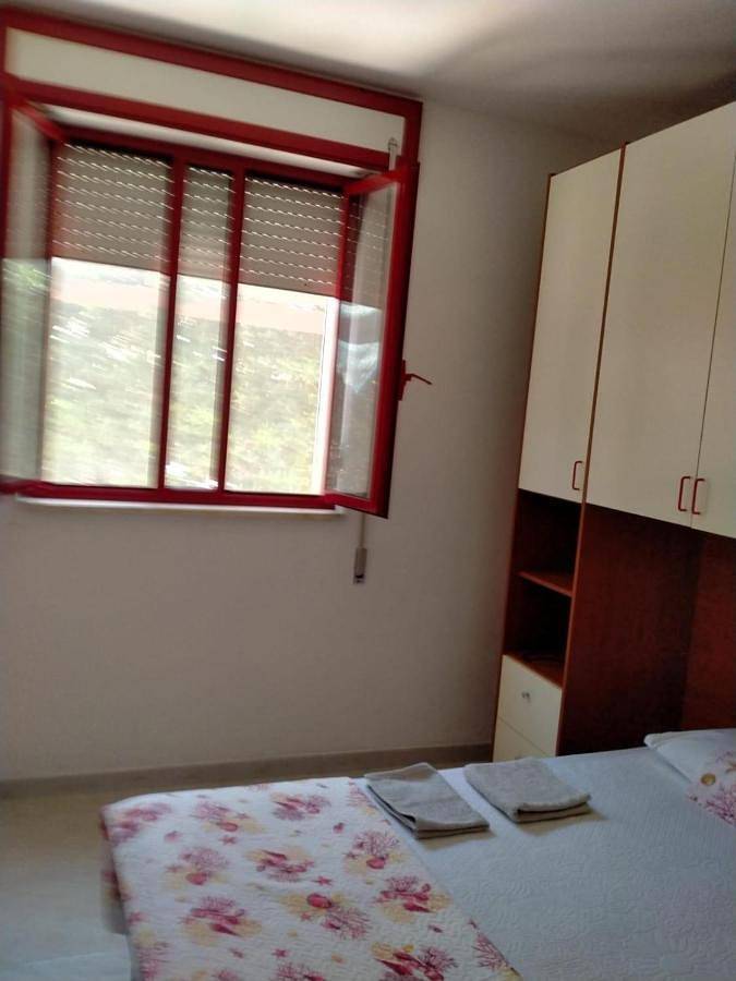 Location de vacances pour 5 personnes, avec Terrasse et Jardin dans Lizzano