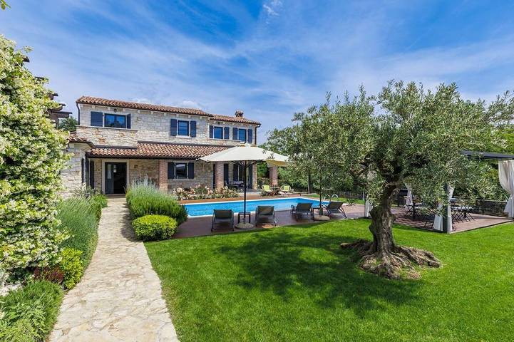 Ferienhaus für 8 Personen, mit Terrasse und Pool - 1