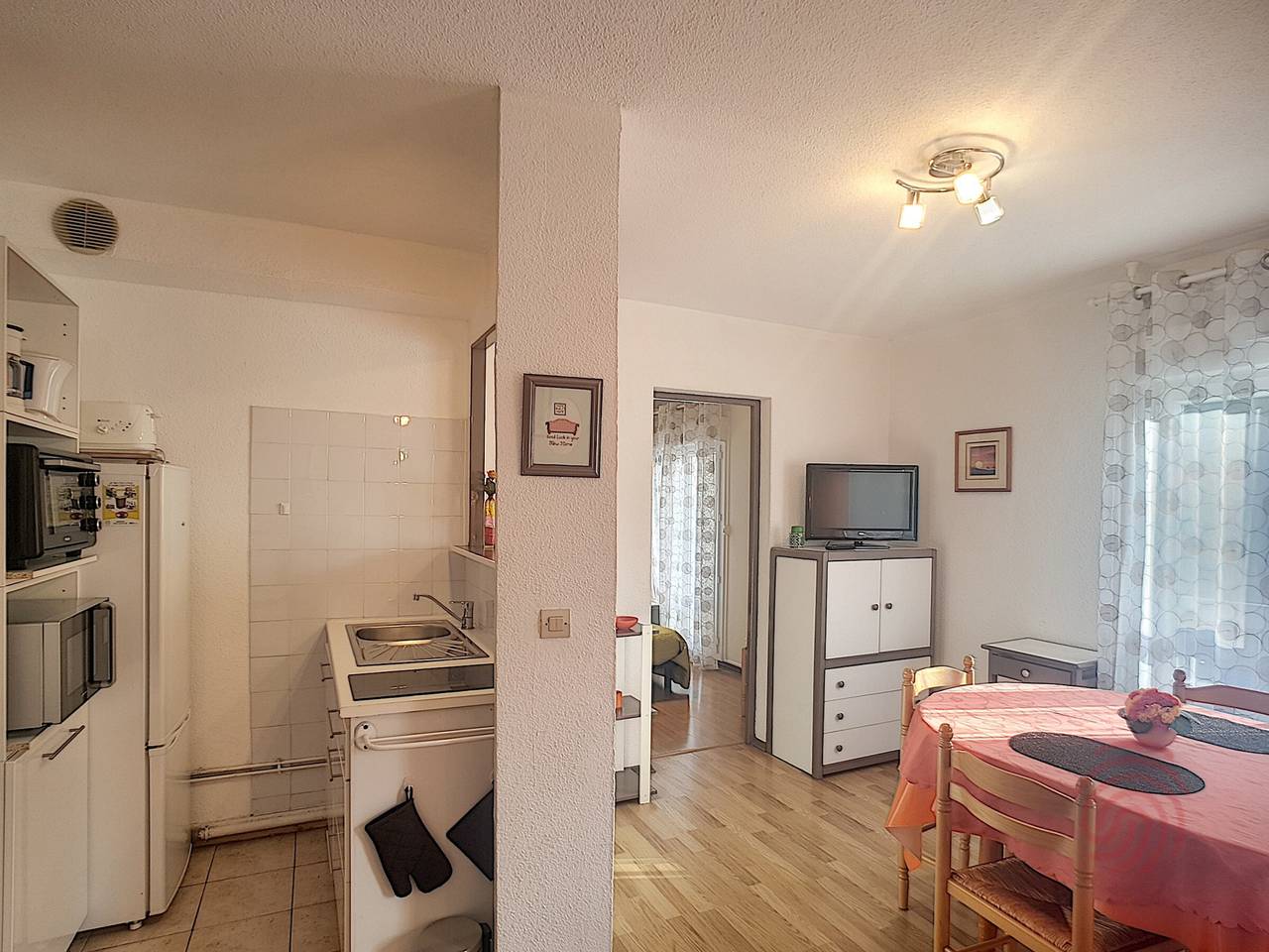 Appartement entier, Appartement F2 lumineux avec balcon, proche centre et Thermes, animaux acceptés, wifi gratuit in Lamalou-les-Bains, Région de Béziers