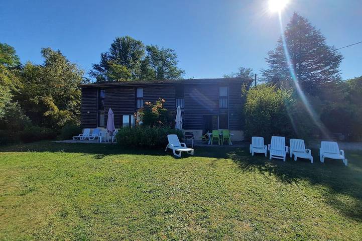 Location de vacances pour 8 personnes, avec Jardin et Piscine à Marnac