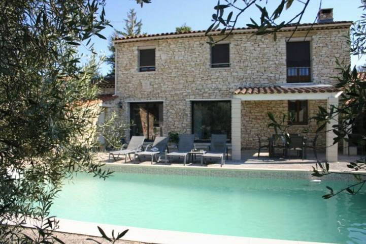 Agriturismo pour 6 personnes, avec jardin et piscine à Gordes