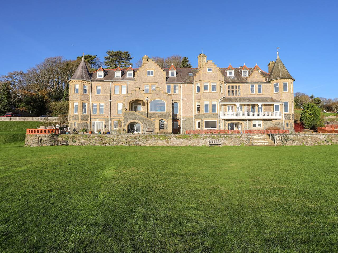 Entire apartment, Bryn Mel Manor Straits View in Isle of Anglesey
