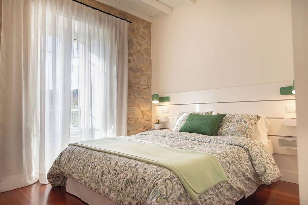 3-bedroom charming cottage in Rías Baixas with Wifi, Ac in Outes, Rías Baixas