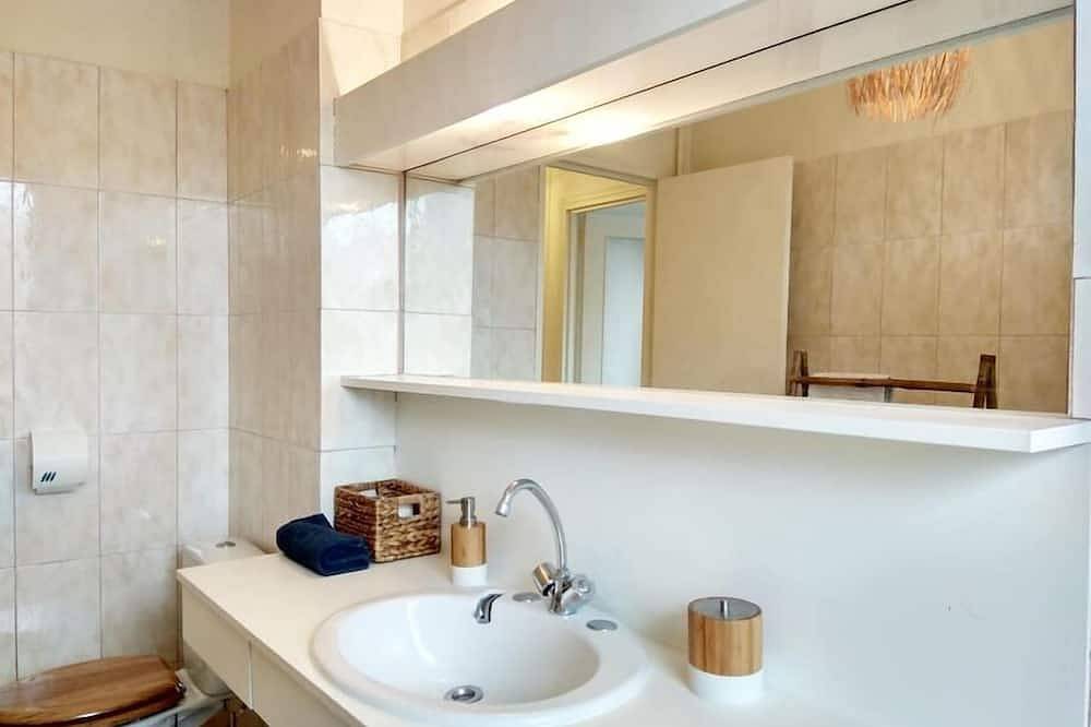 Ganze Wohnung, Budget apart with parking and balcony in Saint-Denis, Seine-Saint-Denis