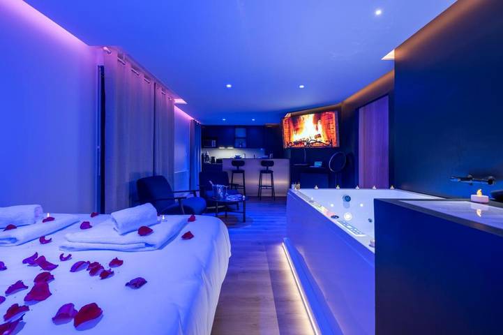 Gîte pour 2 personnes, avec Balcon ainsi que Jacuzzi et Sauna à La Riche
