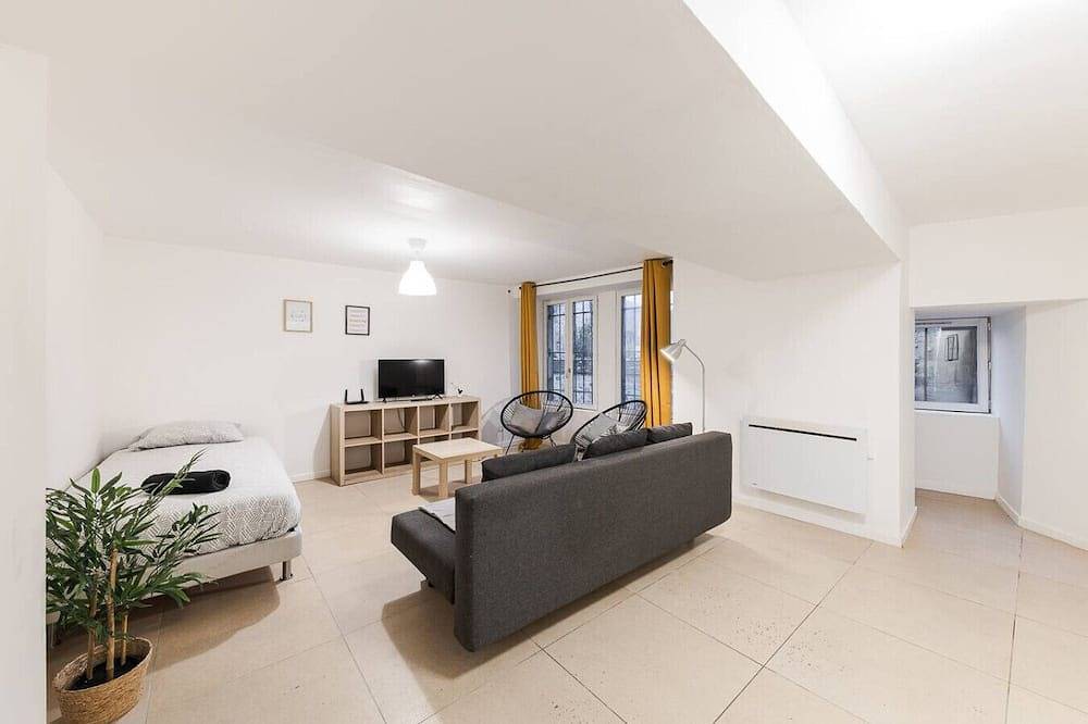 Entire apartment, Les Remparts du Loing in Moret-sur-Loing, Seine-et-Marne