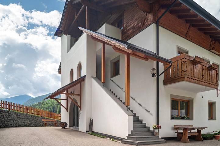 Entire apartment, Holiday Apartment 'Bergerhof 2' with Mountain View, Shared Garden & Wi-Fi in Sarnvalley, Sarntal Alps