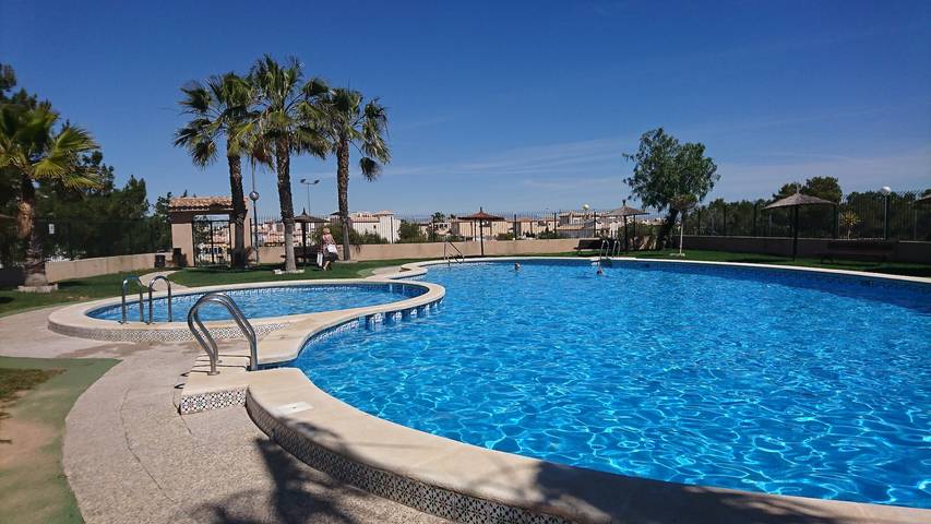 Villa pour 5 personnes, avec Balcon et Terrasse ainsi que Jardin et Piscine à Orihuela