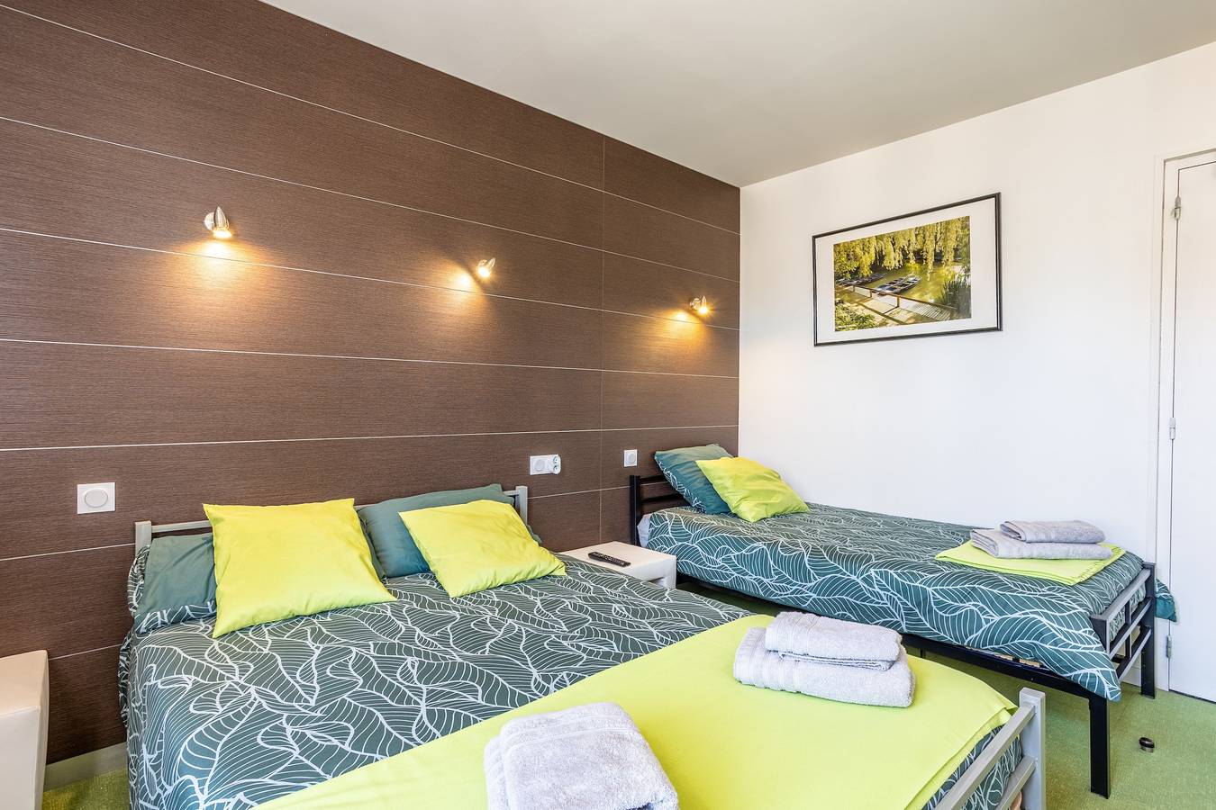Monolocale 'Chambre Familiale 3 Persone - N°9' con Wi-Fi in Chantonnay, La Roche-sur-Yon e dintorni