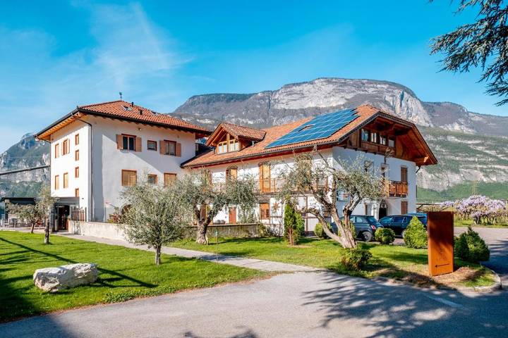 Appartamento per 3 persone, con Balcone e Terrazza nonché Giardino e Panorama a Mezzocorona
