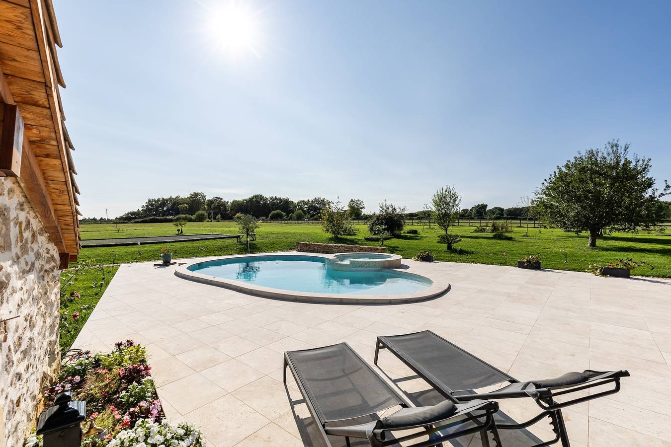 Casa de huéspedes 'Le Palmier Exotique' en Bazas con piscina compartida, terraza y Wi-Fi in Bazas, Región de Langon