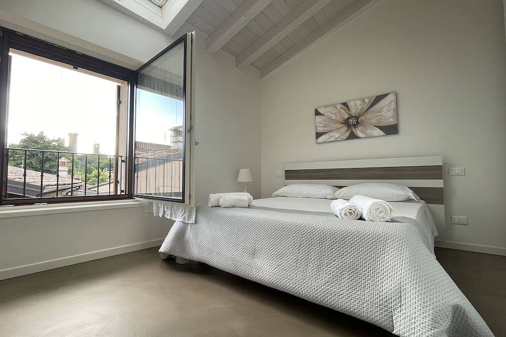 Entire apartment, Apartment 'Appartamento Matteo' with Wi-Fi and Air Conditioning in Valeggio sul Mincio, Verona Province