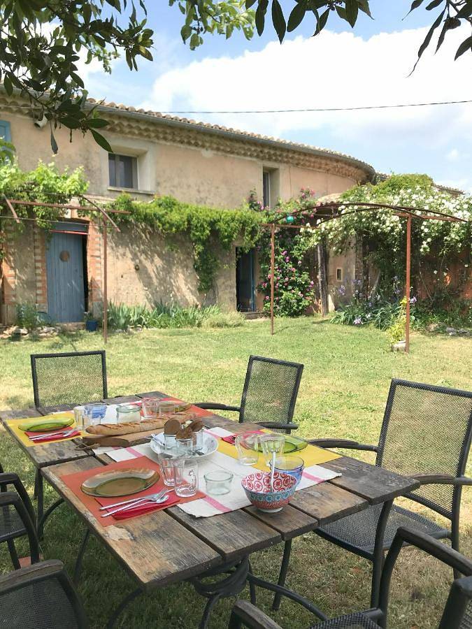 Chambre d’hôte pour 2 personnes, avec Terrasse ainsi que Jardin et Vue à Sault