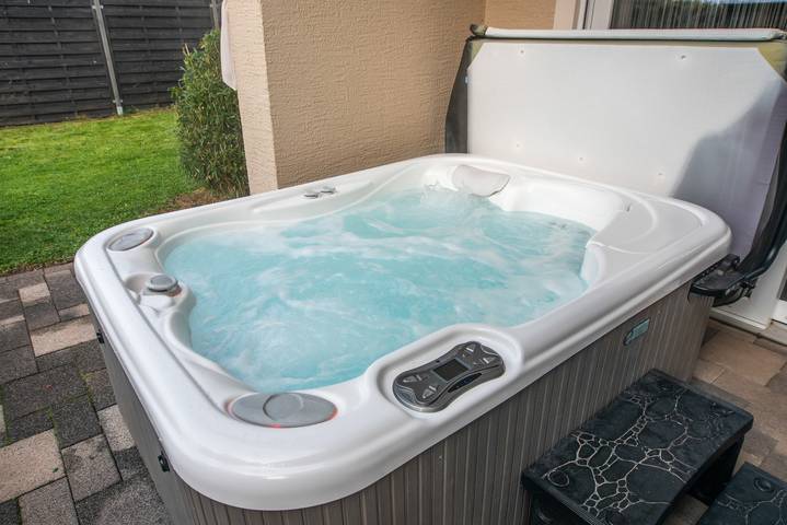 Apartamento entero, Eifel Dream Casa29 con jacuzzi exterior privado y sauna in Burbach, Bitburg-Prüm