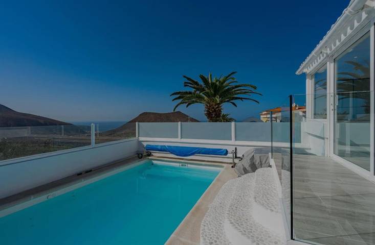 Chalet para 6 personas, con jardín además de piscina y terraza en Chayofa