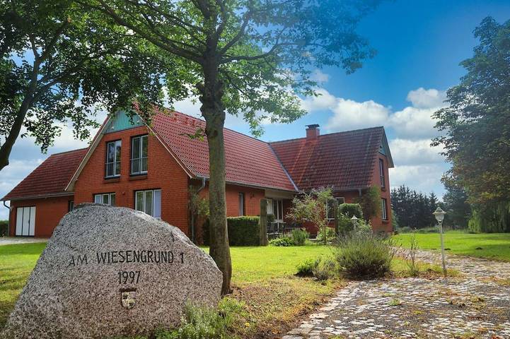 Ferienhaus für 14 Personen, mit Whirlpool und Terrasse sowie Sauna
