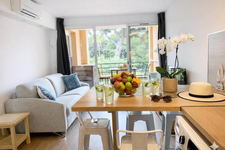 Gîte pour 5 personnes, avec jardin ainsi que piscine et jacuzzi dans Plage La Badine - 4