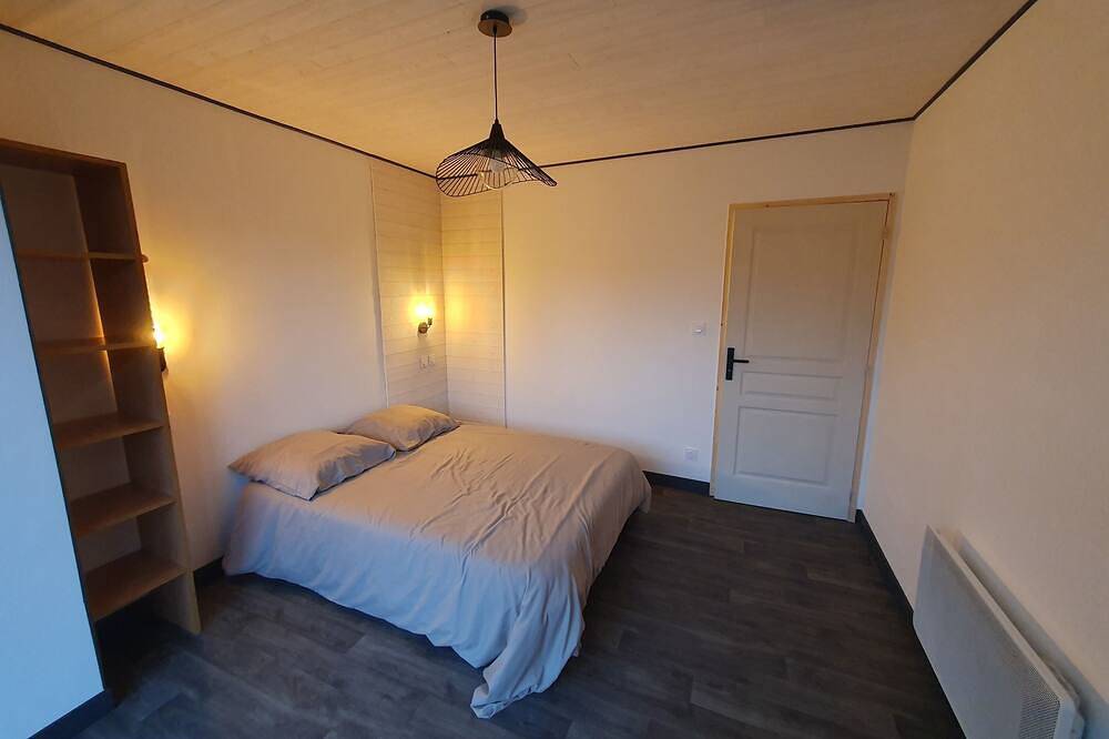 Maison avec piscine privée dans un domaine clos et arboré de 2200 m2 in Vorey, Haute-Loire