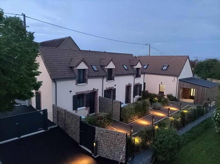 Location de vacances pour 4 personnes, avec Terrasse ainsi que Jardin et Vue à Flogny-la-Chapelle