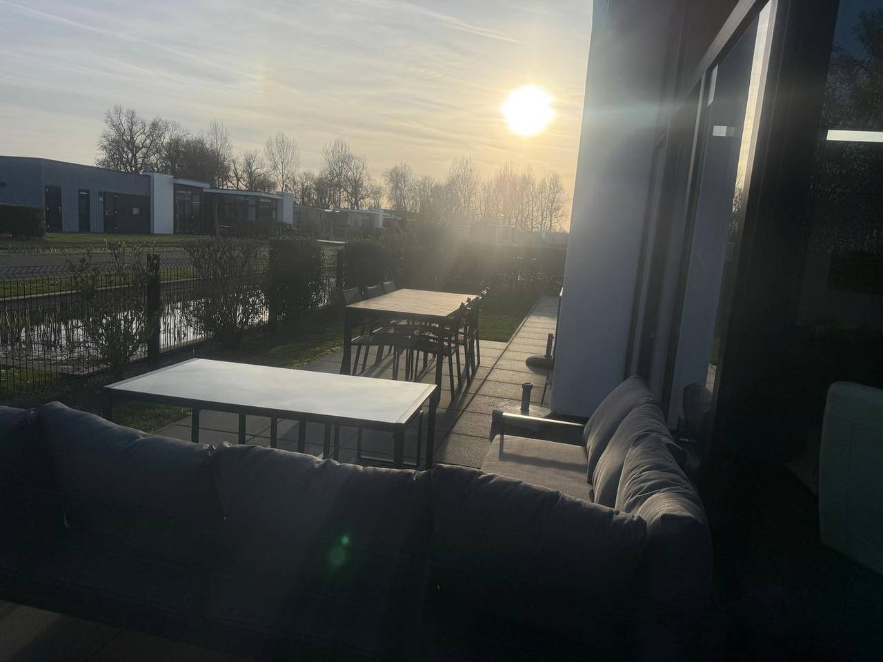 Familienfreundliches  Chalet Küstenzeit mit Zaun für 6 Personen nahe Strand & Nordsee in Nieuwvliet, Zeeuwse Kust