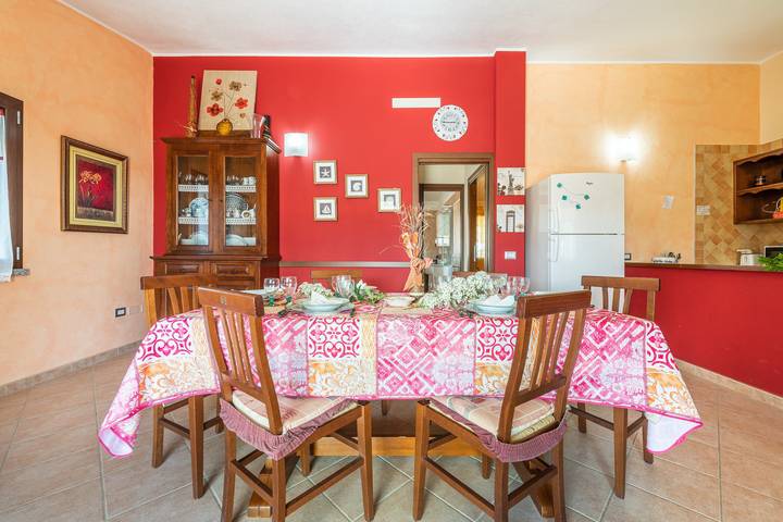 Ferienhaus 'Villetta Bacio Del Sole' mit Bergblick, privater Terrasse und eigenem Garten in Solanas, Comune di Sinnai