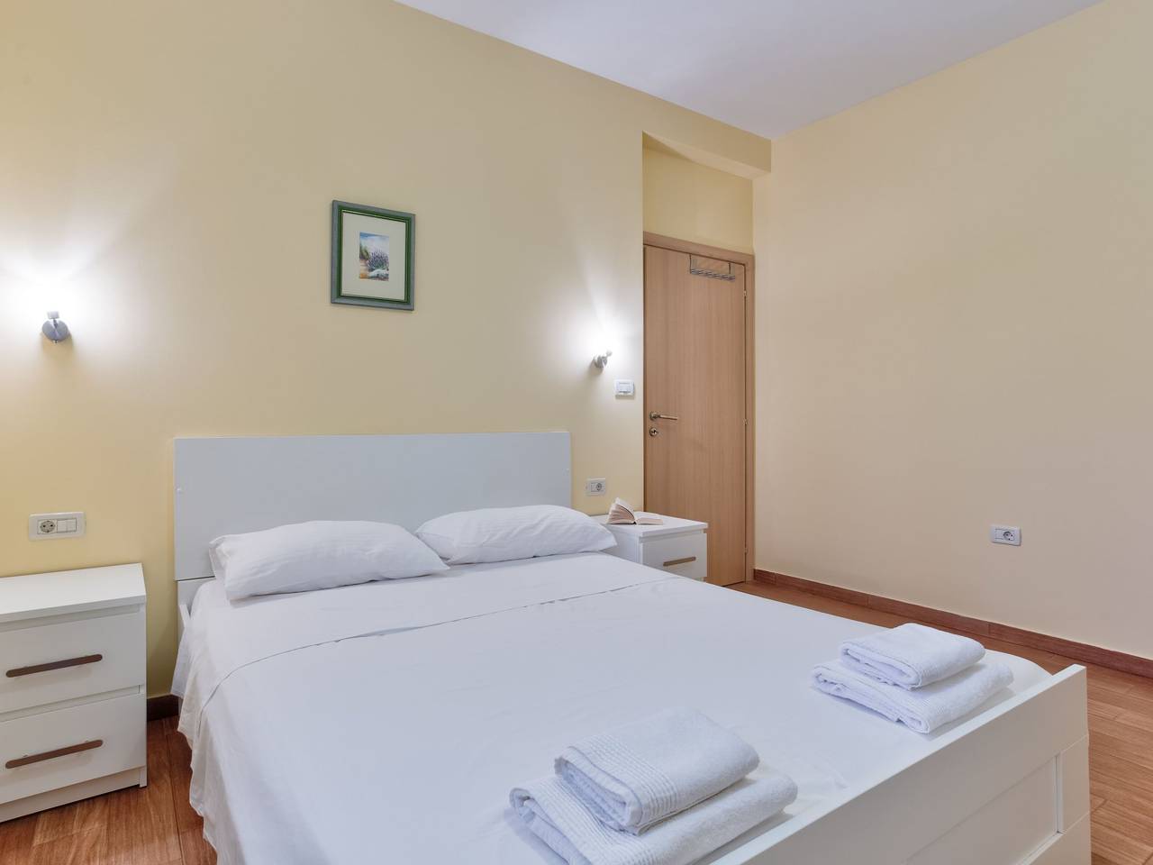 Ganze Wohnung, Moderne Ferienwohnung mit Terrasse nah am Strand in Lovrecica, Umag und Umgebung