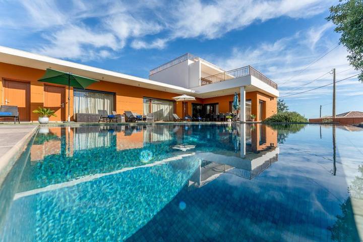 Casa de férias para 10 pessoas, com jardim e piscina e ainda varanda em Almancil